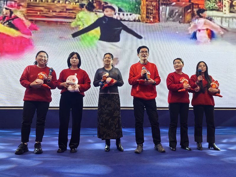 “同心同行，標(biāo)新致遠(yuǎn)”新春年會(huì)順利召開(kāi)